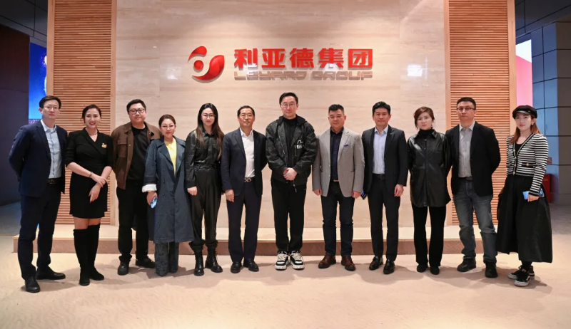 陆川导演到访2121非凡，，，，，，解锁文化+科技融合新路径